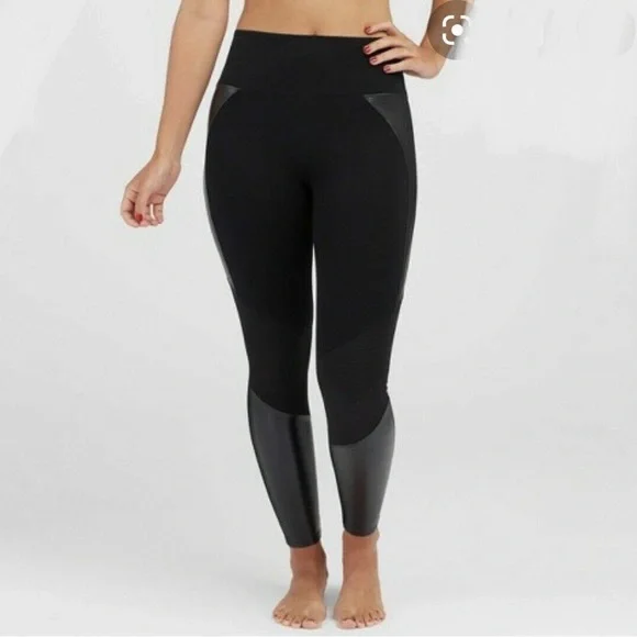 Assets Spanx Leggings Size Small 20305R Moto Faux Leather Ponte Black - Picture 1 of 8